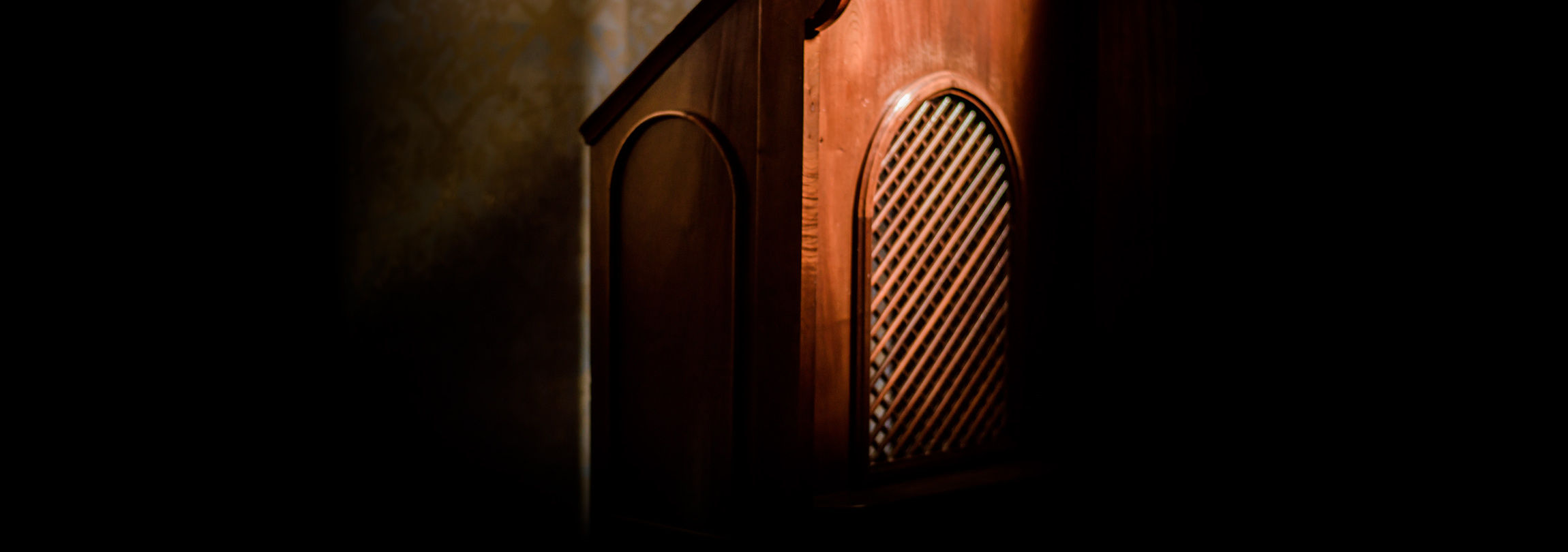 É proibido ouvir confissões na Sexta-feira e no Sábado Santos?