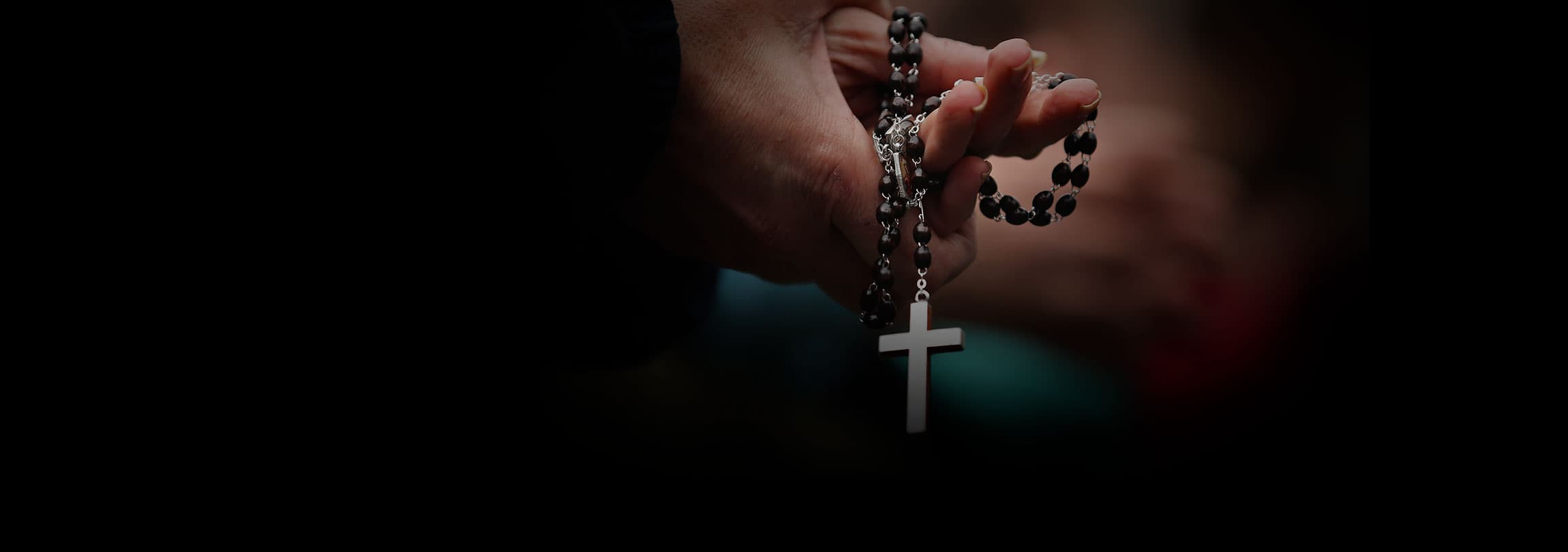 Multados porque estavam rezando o Rosário