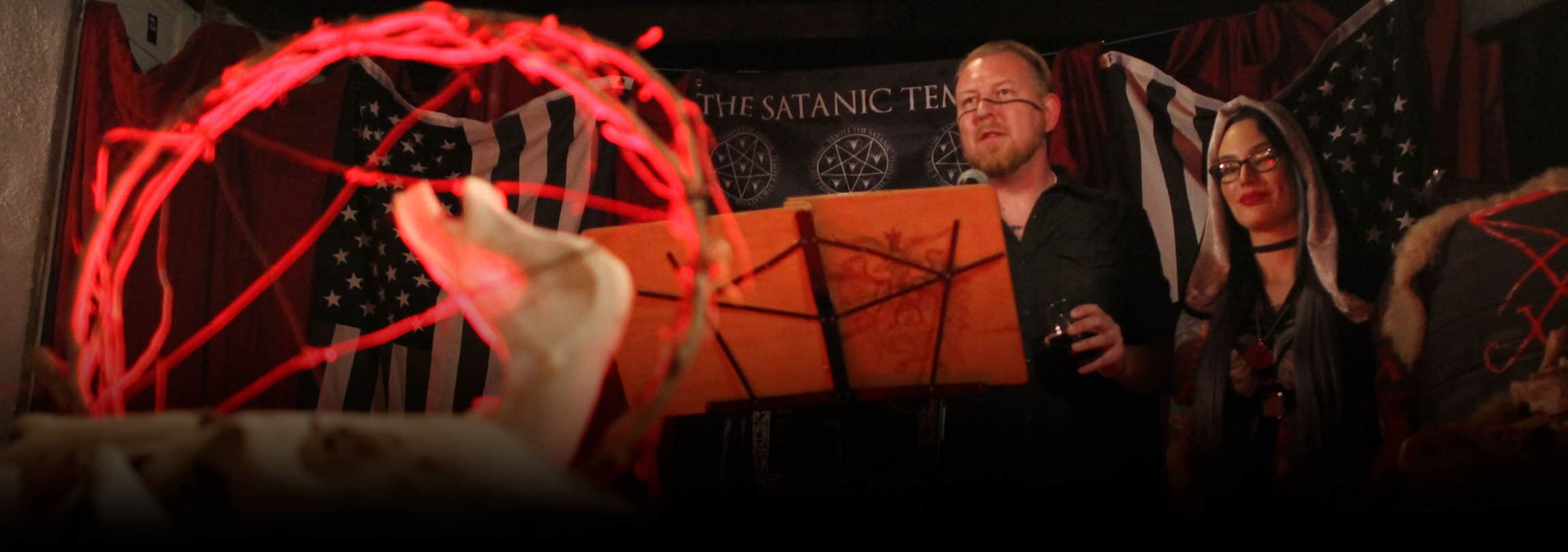 “Missa negra” em Oklahoma revolta e mobiliza cristãos ao redor do mundo