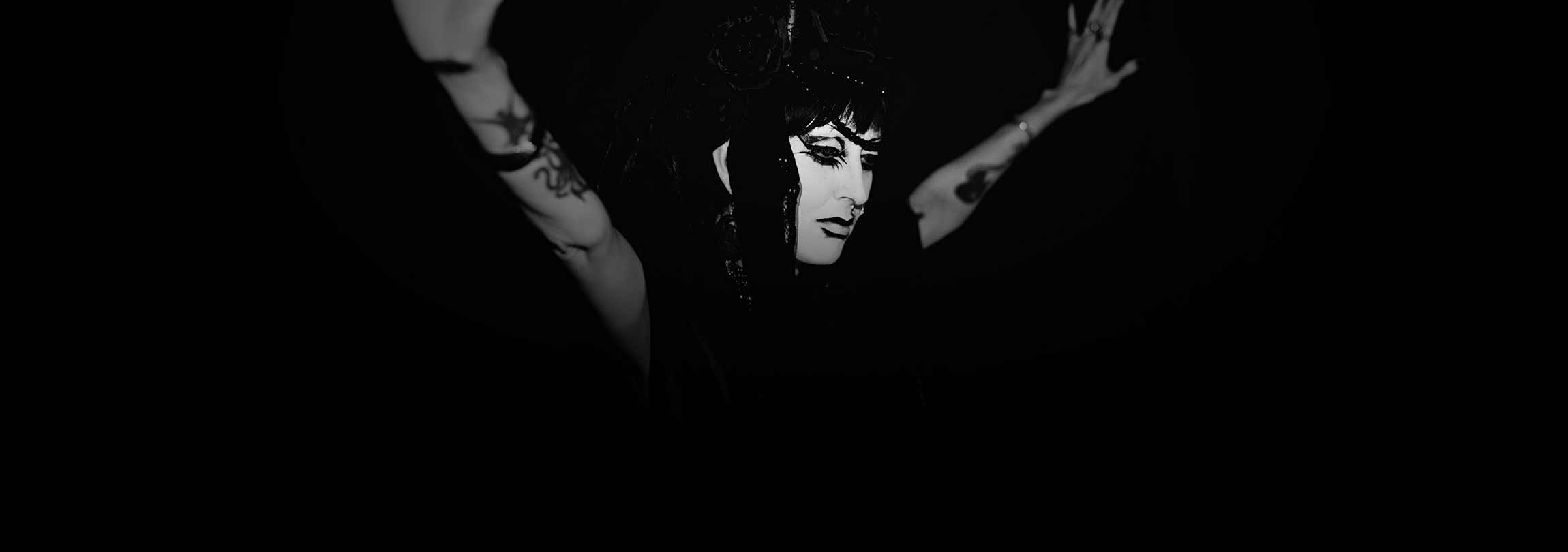 Professora ocultista: para salvar o planeta, extinguir a espécie