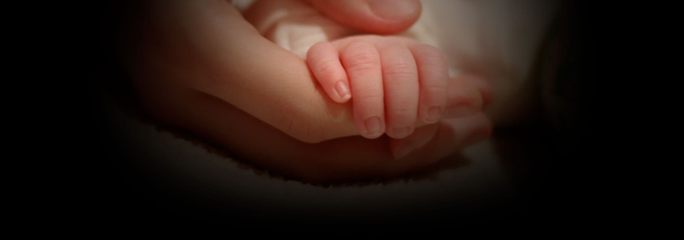 Bebê volta a viver após ser declarado morto pela equipe médica